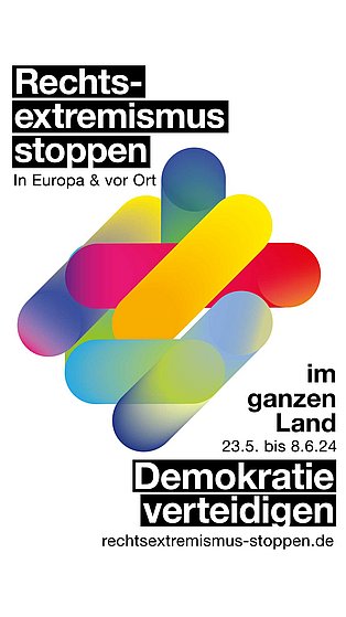 Plakat mit der Aufschrift "Rechtsextremismus stoppen. In Europa & vor Ort im ganzen Land, 23.05. bis 8.6.24 Demokratie verteidigen"